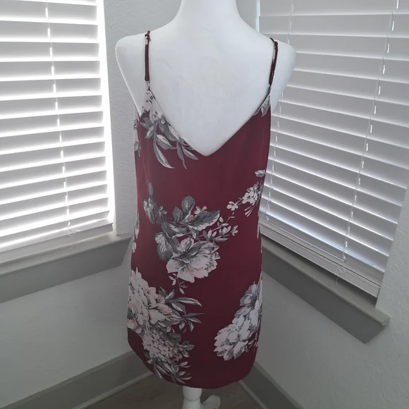 Socialite Maroon Floral Midi Dress - Picture 5 of 7